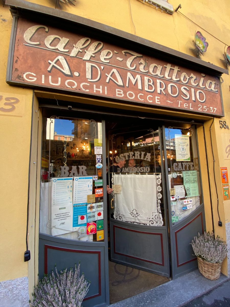 Da Giuliana: the Quirky Charm of dining experience in Bergamo.